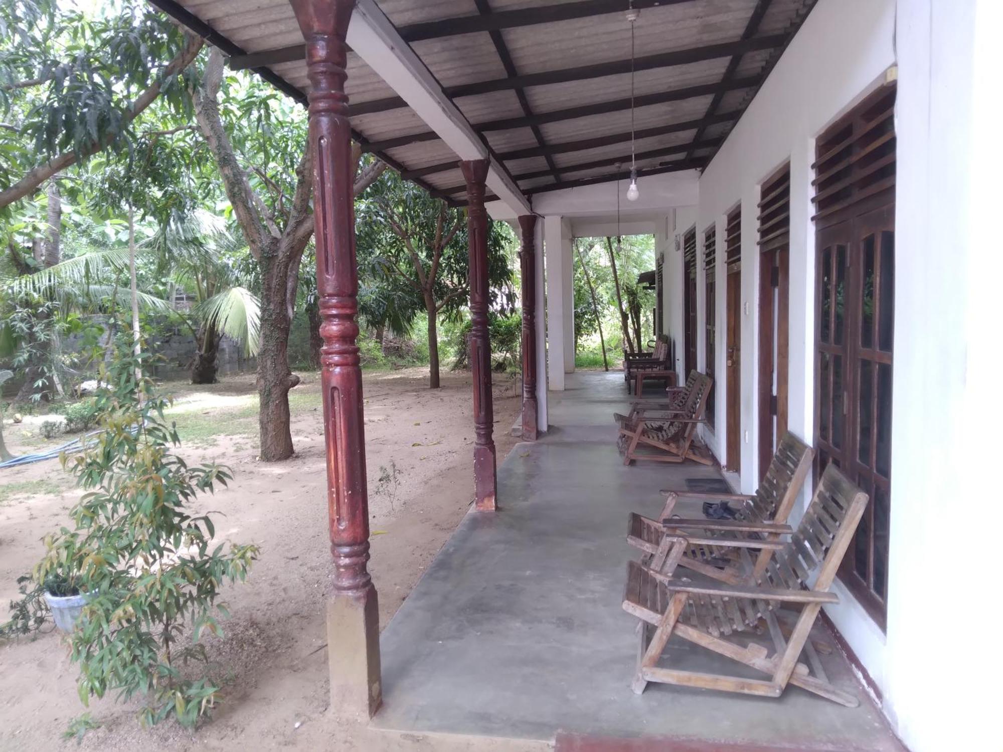 Jayaru Guest House 폴로나루와 외부 사진