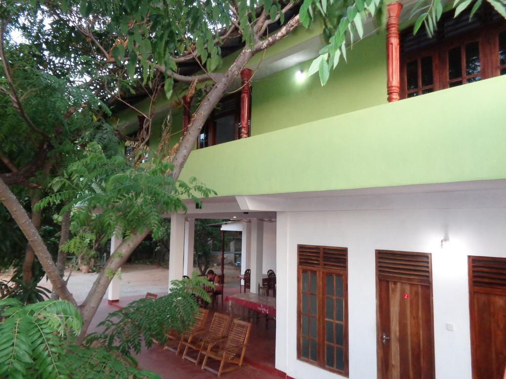 Jayaru Guest House 폴로나루와 외부 사진