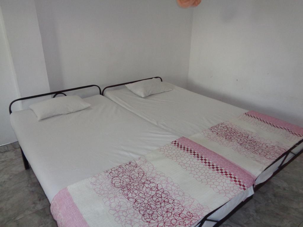 Jayaru Guest House 폴로나루와 외부 사진