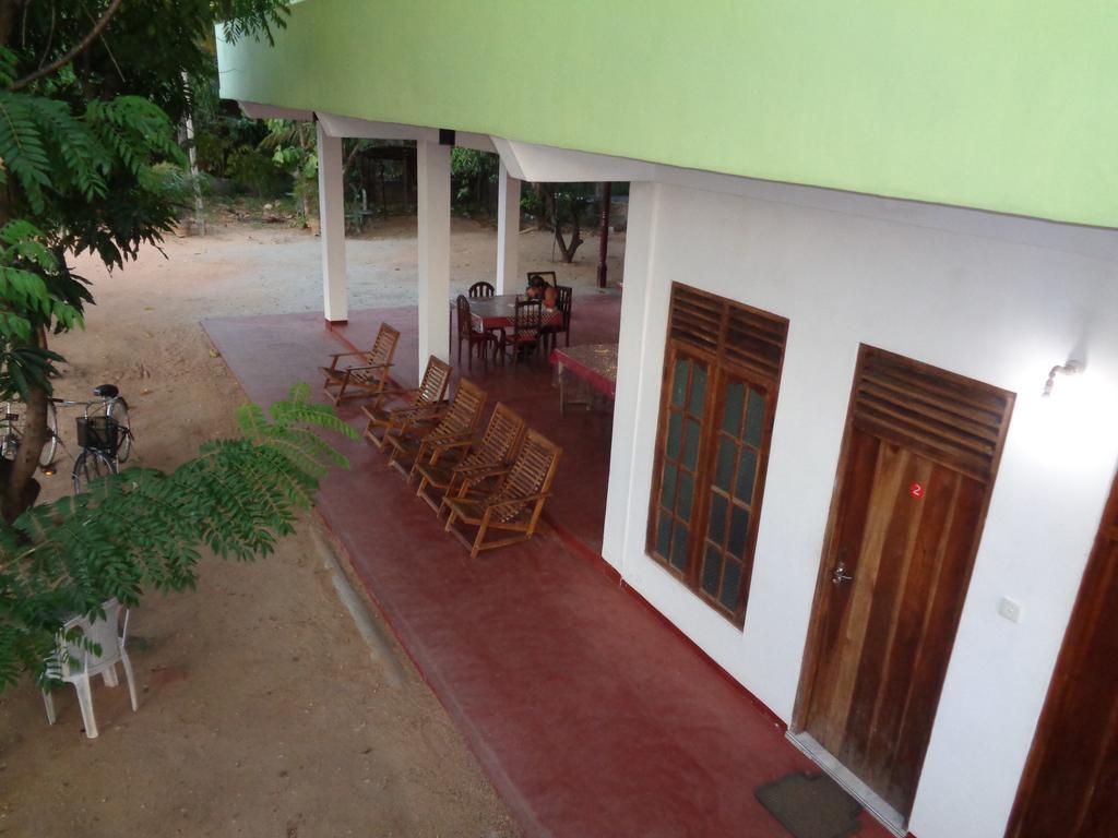 Jayaru Guest House 폴로나루와 외부 사진