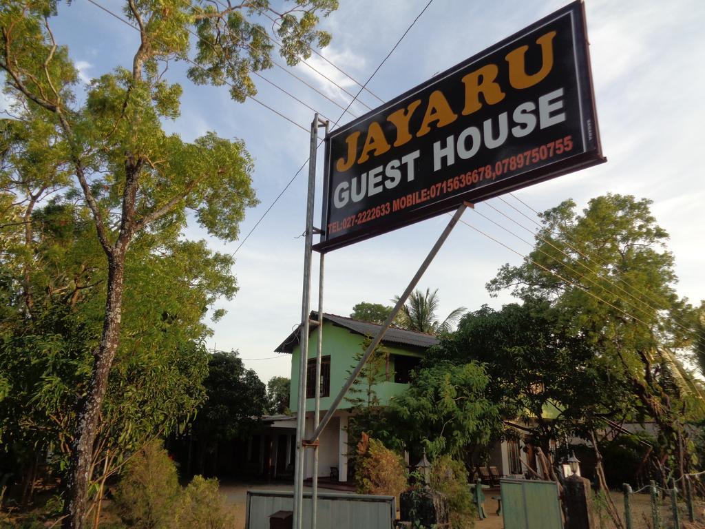 Jayaru Guest House 폴로나루와 외부 사진