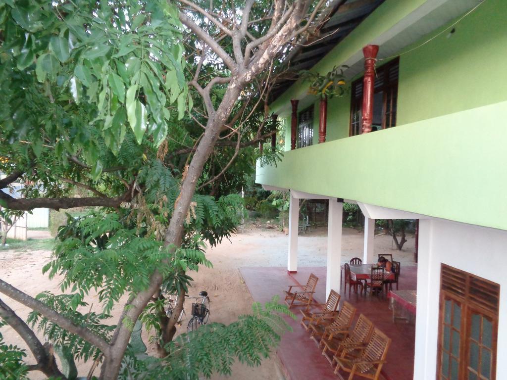 Jayaru Guest House 폴로나루와 외부 사진