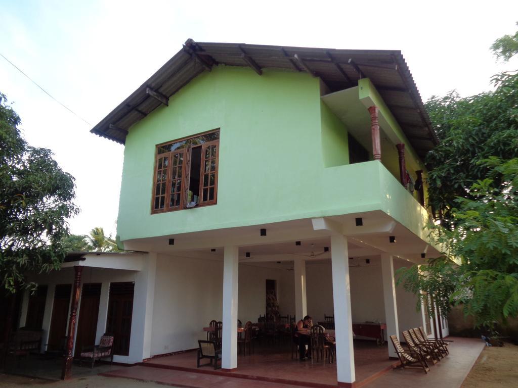 Jayaru Guest House 폴로나루와 외부 사진