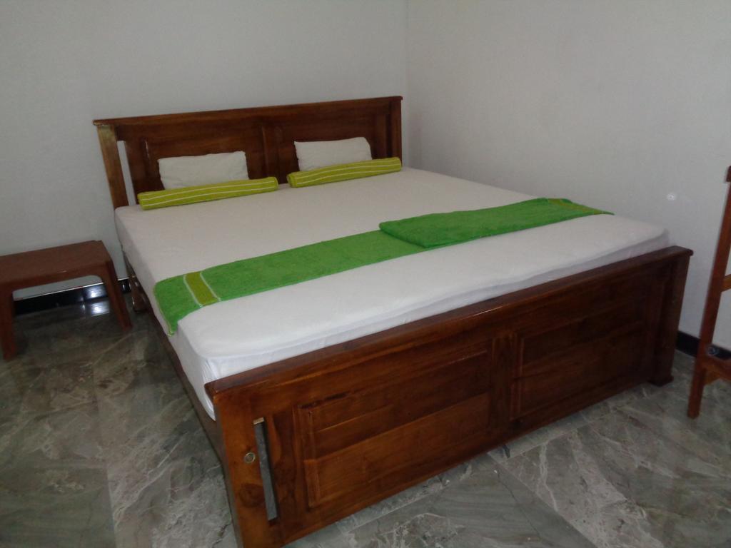 Jayaru Guest House 폴로나루와 외부 사진