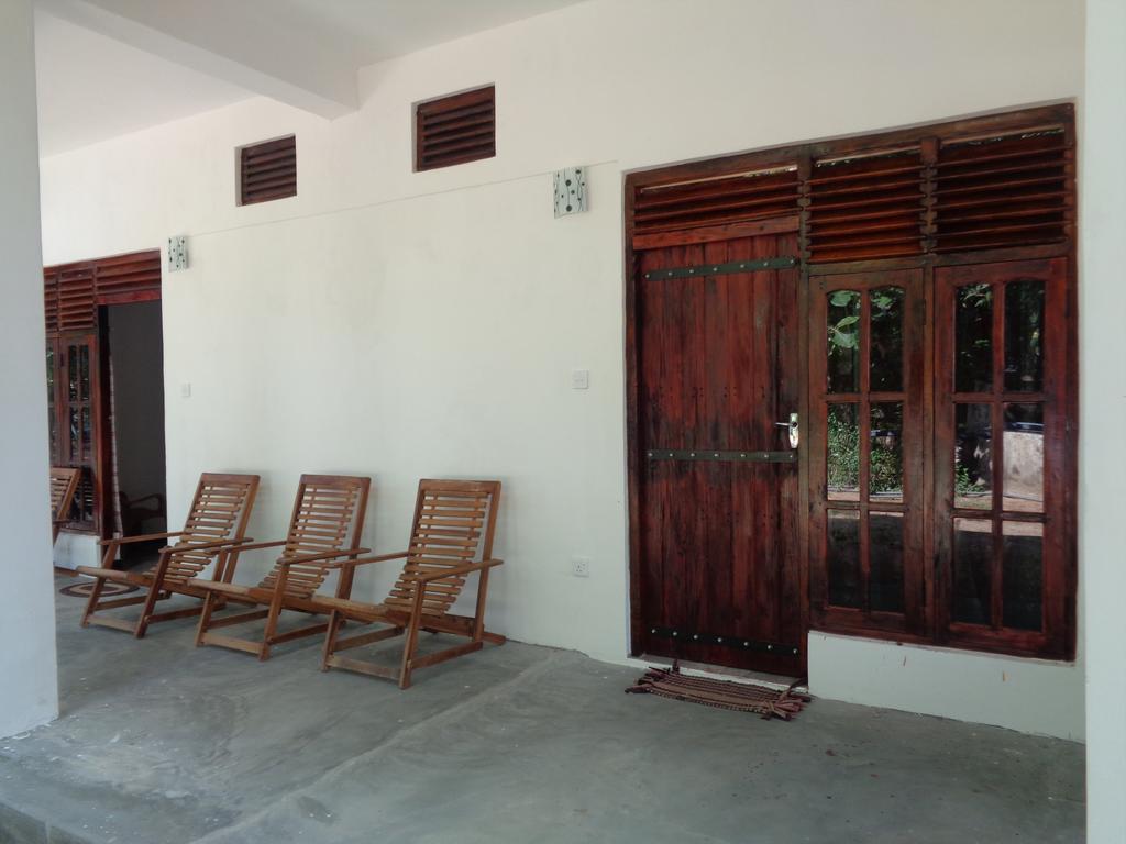 Jayaru Guest House 폴로나루와 외부 사진