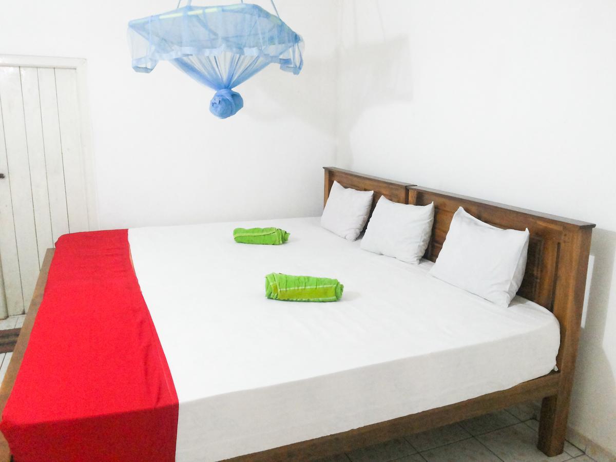 Jayaru Guest House 폴로나루와 외부 사진