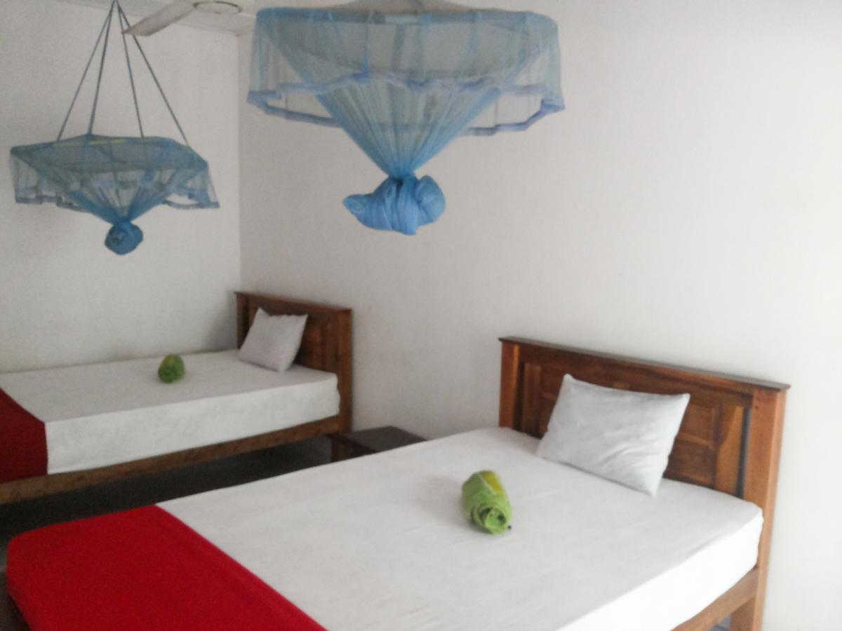 Jayaru Guest House 폴로나루와 외부 사진