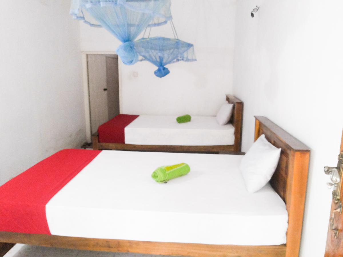 Jayaru Guest House 폴로나루와 외부 사진
