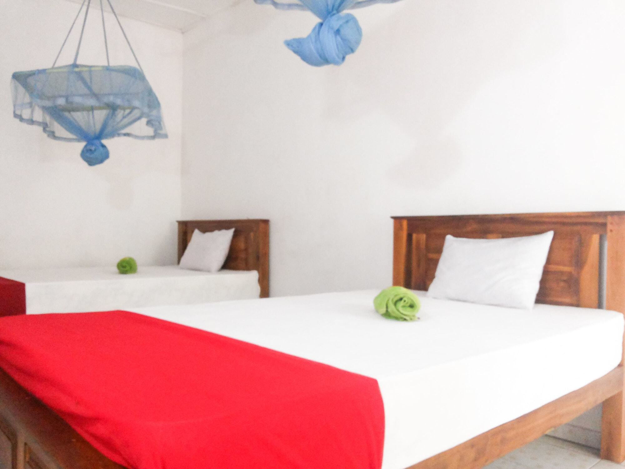 Jayaru Guest House 폴로나루와 외부 사진
