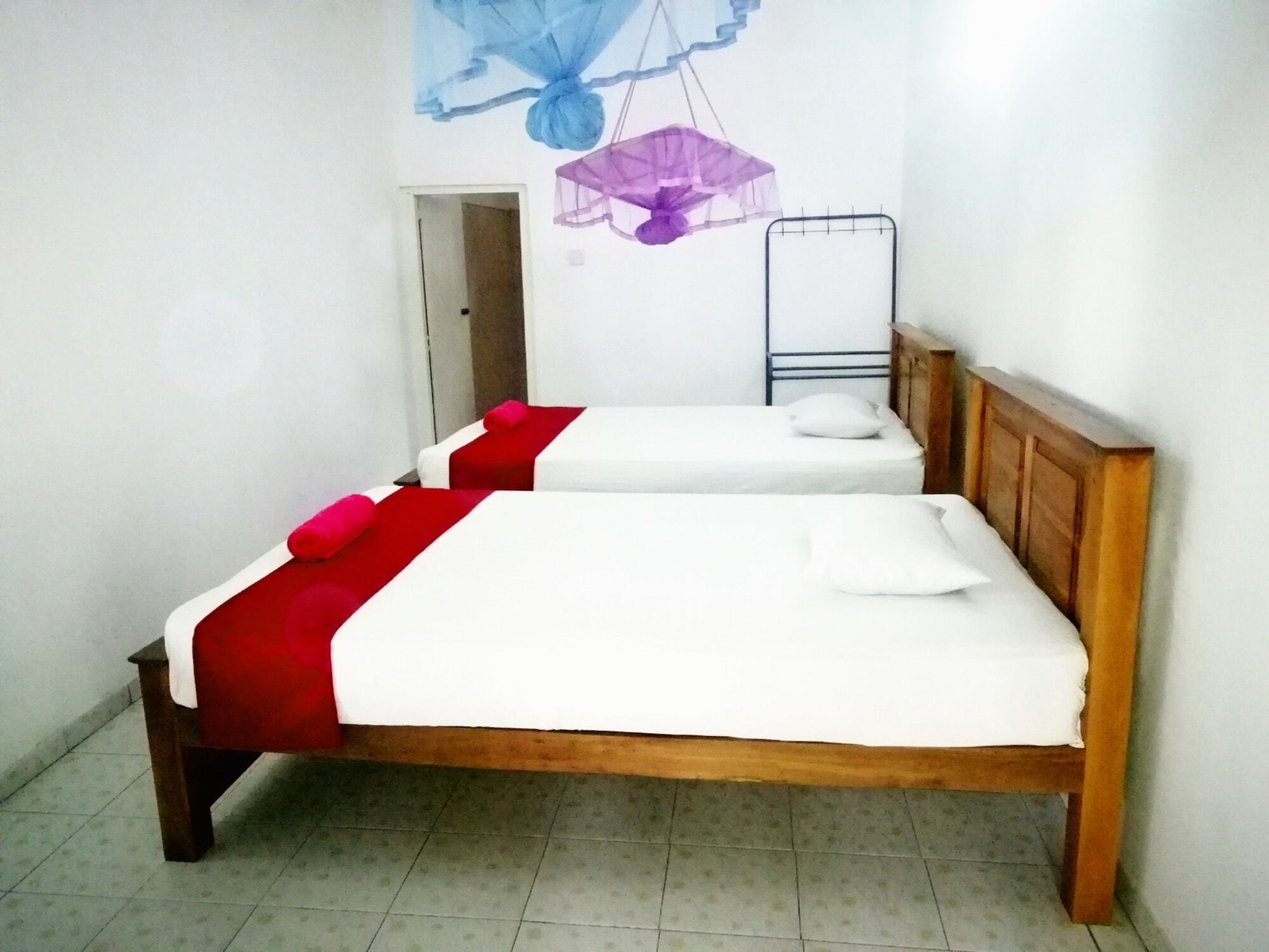 Jayaru Guest House 폴로나루와 외부 사진
